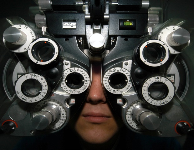 UH optometry researcher warns against the use of low-level red light therapy to control myopia